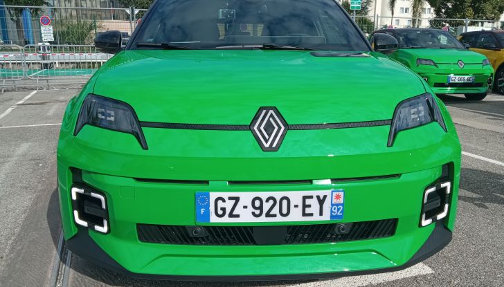 Renault 5 E-Tech Electric: la city car elettrica ora disponibile a partire da 24.900 euro - Foto 5 di 25