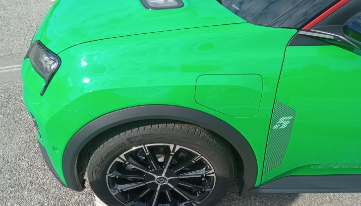 Renault 5 E-Tech Electric: la city car elettrica ora disponibile a partire da 24.900 euro - Foto 8 di 25