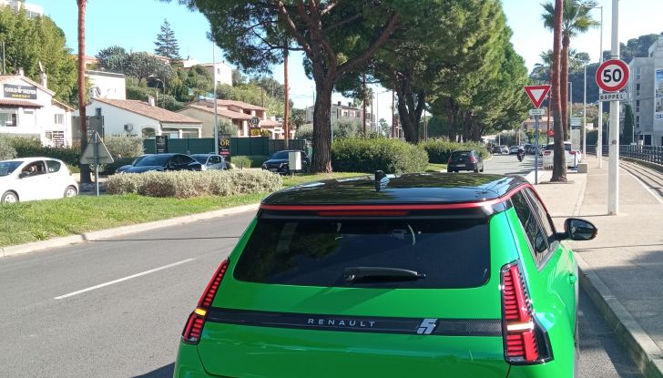 Renault 5 E-Tech Electric: la city car elettrica ora disponibile a partire da 24.900 euro - Foto 11 di 25