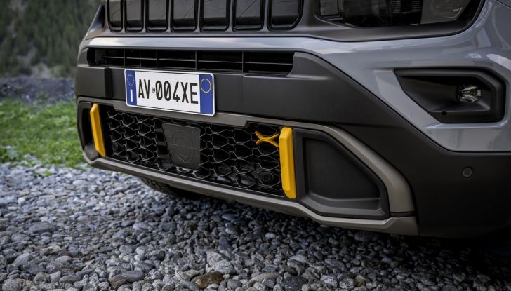 Jeep Avenger 4xe: caratteristiche, design, abitacolo, motore, allestimenti e prezzi - Foto 34 di 38