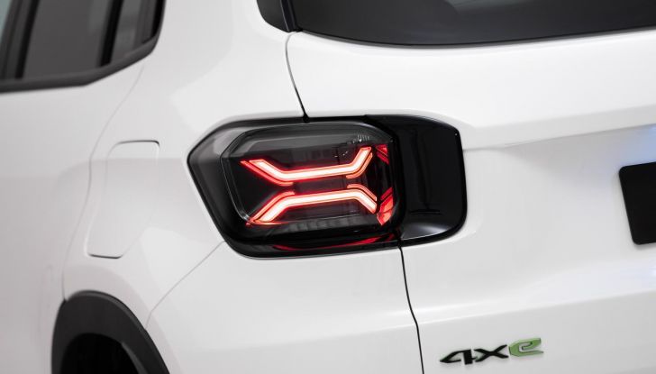 Jeep Avenger 4xe: caratteristiche, design, abitacolo, motore, allestimenti e prezzi - Foto 5 di 38