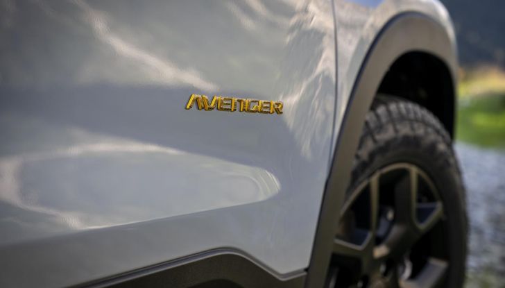 Jeep Avenger 4xe: caratteristiche, design, abitacolo, motore, allestimenti e prezzi - Foto 37 di 38