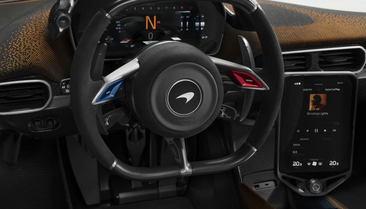 McLaren W1: caratteristiche, design, abitacolo, motore, prestazioni e prezzo - Foto 4 di 22