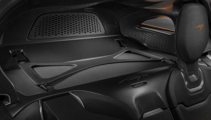 McLaren W1: caratteristiche, design, abitacolo, motore, prestazioni e prezzo - Foto 3 di 22