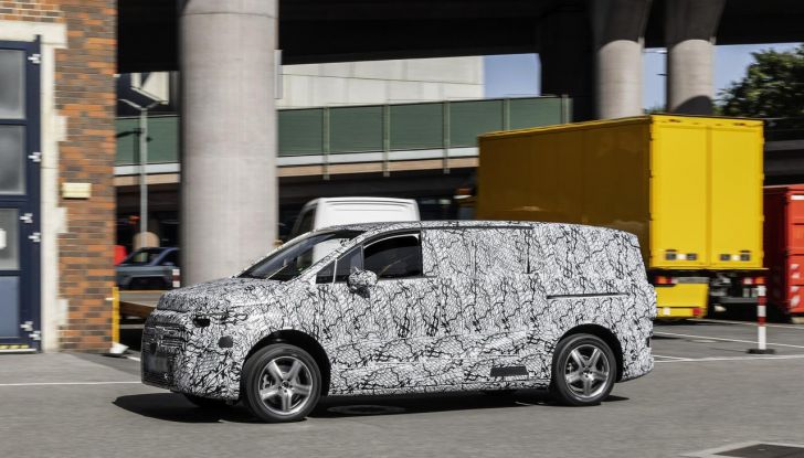 Mercedes VAN.EA: scendono in strada i primi prototipi dei nuovi van elettrici - Foto 4 di 9