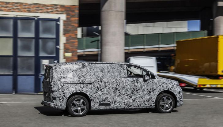 Mercedes VAN.EA: scendono in strada i primi prototipi dei nuovi van elettrici - Foto 3 di 9