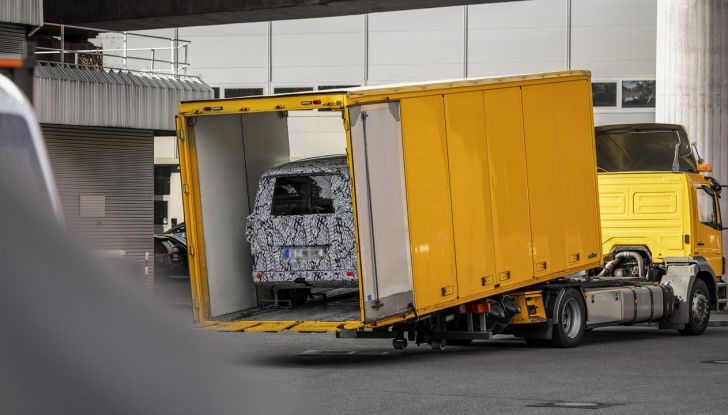 Mercedes VAN.EA: scendono in strada i primi prototipi dei nuovi van elettrici - Foto 7 di 9