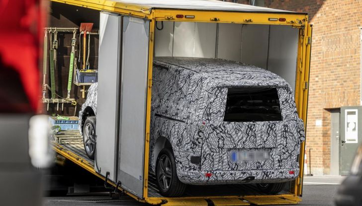 Mercedes VAN.EA: scendono in strada i primi prototipi dei nuovi van elettrici - Foto 8 di 9