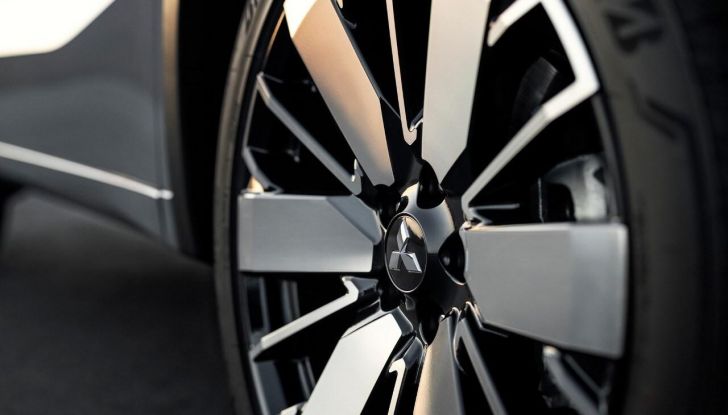 Mitsubishi Outlander PHEV 2025: caratteristiche, design, abitacolo, motore e autonomia - Foto 10 di 16