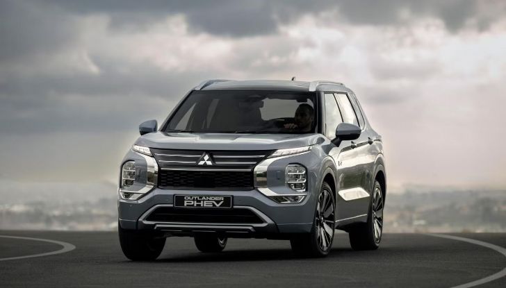 Mitsubishi Outlander PHEV 2025: caratteristiche, design, abitacolo, motore e autonomia - Foto 15 di 16