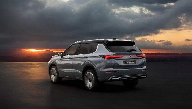Mitsubishi Outlander PHEV 2025