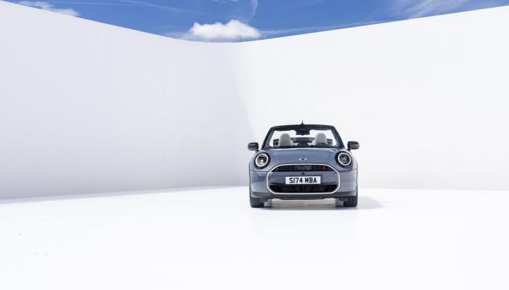 Nuova Mini Cooper Cabrio: caratteristiche, design, abitacolo, motori e allestimenti - Foto 2 di 64