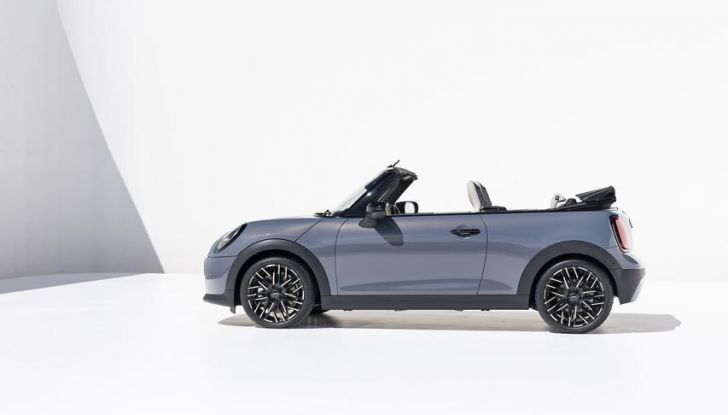 Nuova Mini Cooper Cabrio: caratteristiche, design, abitacolo, motori e allestimenti - Foto 11 di 64