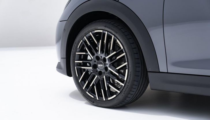 Nuova Mini Cooper Cabrio: caratteristiche, design, abitacolo, motori e allestimenti - Foto 46 di 64