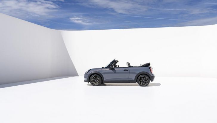 Nuova Mini Cooper Cabrio: caratteristiche, design, abitacolo, motori e allestimenti - Foto 9 di 64