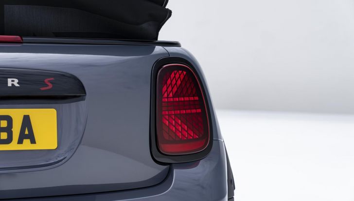 Nuova Mini Cooper Cabrio: caratteristiche, design, abitacolo, motori e allestimenti - Foto 48 di 64