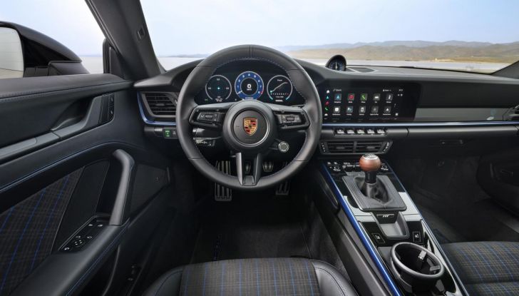 Porsche 911 Carrera T 2025: caratteristiche, design, abitacolo, versioni, motore, prestazioni e prezzi - Foto 17 di 31