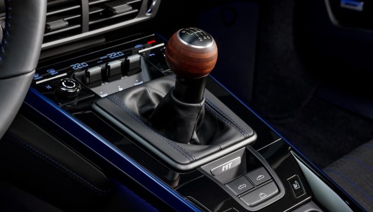 Porsche 911 Carrera T 2025: caratteristiche, design, abitacolo, versioni, motore, prestazioni e prezzi - Foto 21 di 31