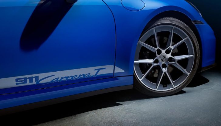 Porsche 911 Carrera T 2025: caratteristiche, design, abitacolo, versioni, motore, prestazioni e prezzi - Foto 22 di 31