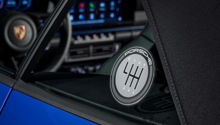 Porsche 911 Carrera T 2025: caratteristiche, design, abitacolo, versioni, motore, prestazioni e prezzi - Foto 23 di 31