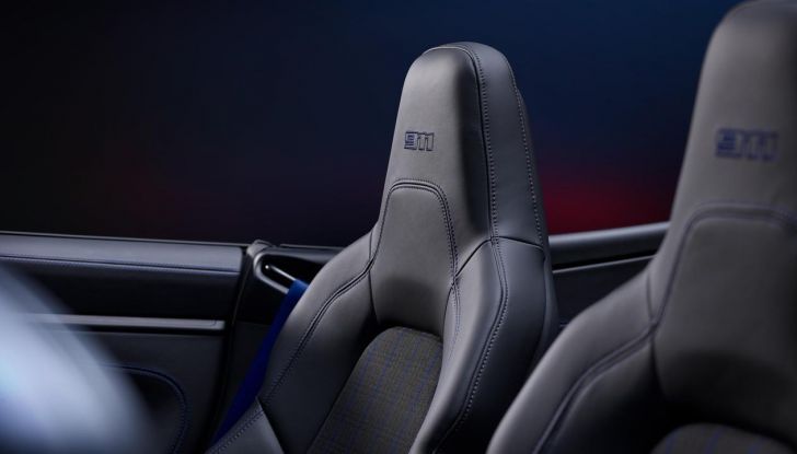 Porsche 911 Carrera T 2025: caratteristiche, design, abitacolo, versioni, motore, prestazioni e prezzi - Foto 28 di 31