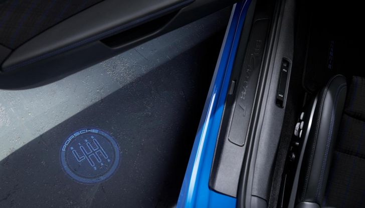 Porsche 911 Carrera T 2025: caratteristiche, design, abitacolo, versioni, motore, prestazioni e prezzi - Foto 31 di 31