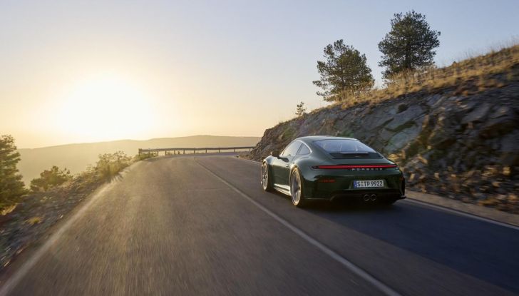 Porsche 911 GT3 2025: caratteristiche, design, abitacolo, motore, prestazioni, versioni e prezzi - Foto 6 di 16
