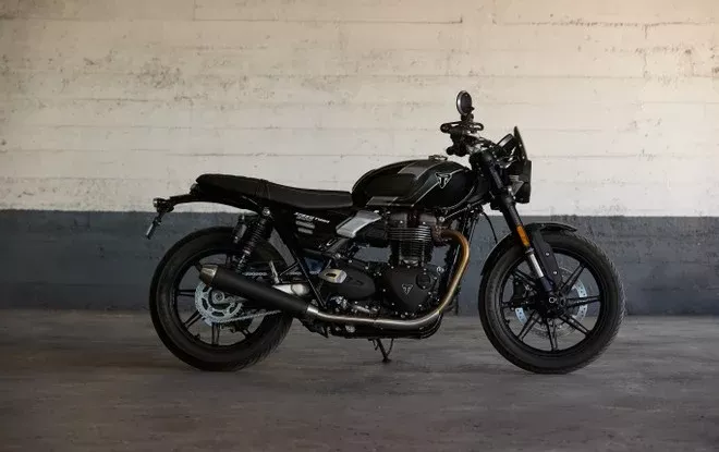 Triumph Speed Twin 900: le novità per il 2025 - Foto 11 di 11