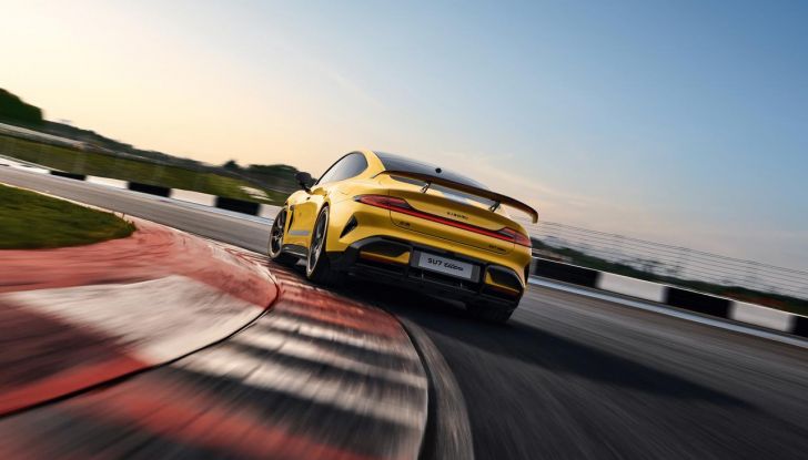 Xiaomi SU7 Ultra: caratteristiche, design, abitacolo, motori, prestazioni e prezzo - Foto 23 di 24