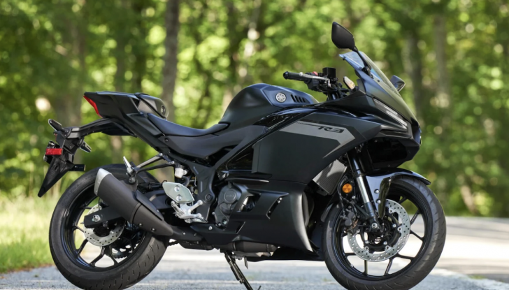 Yamaha YZF R3 2025: la nuova sportiva per giovani motociclisti - Foto 5 di 10