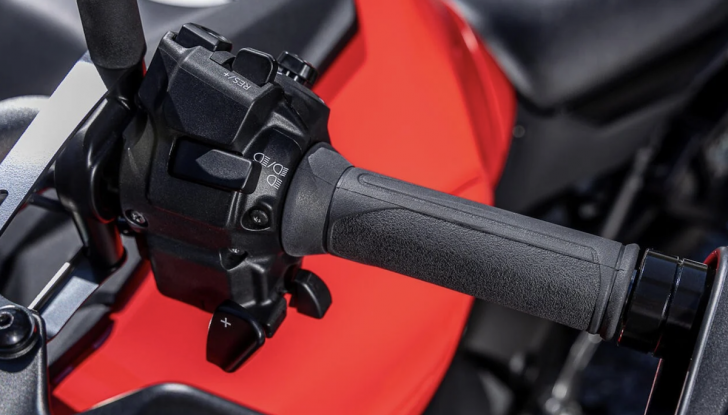 Yamaha Tracer 9 Y-AMT 2025: disponibile dai concessionari la nuova crossover giapponese - Foto 13 di 14