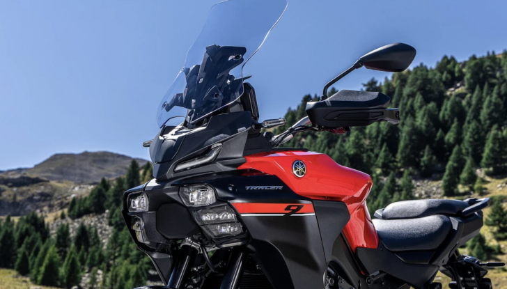 Yamaha Tracer 9 Y-AMT 2025: disponibile dai concessionari la nuova crossover giapponese - Foto 14 di 14