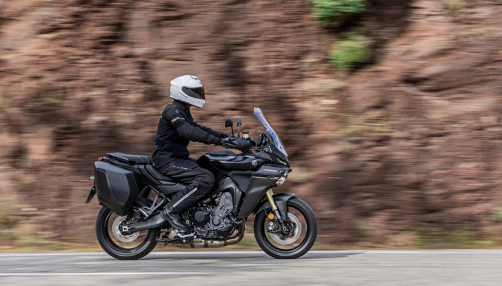Yamaha Tracer 9 Y-AMT 2025: disponibile dai concessionari la nuova crossover giapponese - Foto 5 di 14