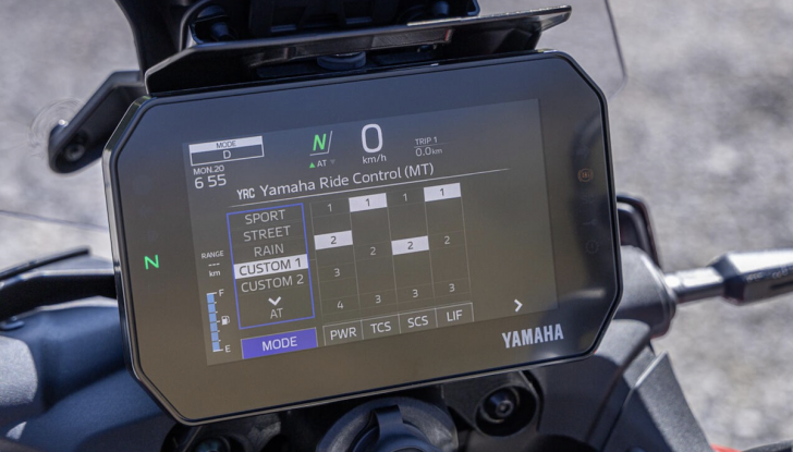 Yamaha Tracer 9 Y-AMT 2025: disponibile dai concessionari la nuova crossover giapponese - Foto 8 di 14