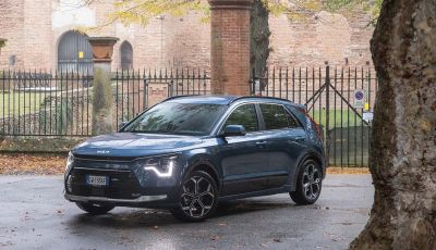 Kia Niro Tri-Fuel 2024: caratteristiche, design e consumi del crossover ibrido a GPL