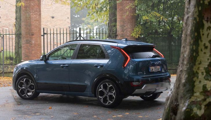 Kia Niro Tri-Fuel 2024: caratteristiche, design e consumi del crossover ibrido a GPL - Foto 2 di 9