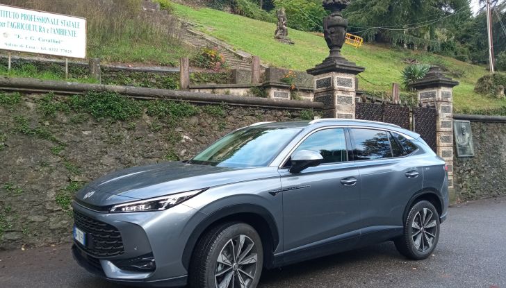 Prova su strada, motori e prezzi delle nuove MG EHS, HS e ZS - Foto 1 di 19