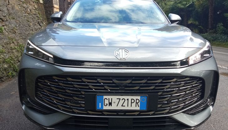 Prova su strada, motori e prezzi delle nuove MG EHS, HS e ZS - Foto 14 di 19