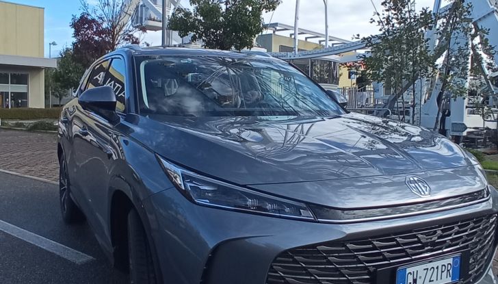 Prova su strada, motori e prezzi delle nuove MG EHS, HS e ZS - Foto 2 di 19