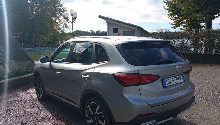 Prova su strada, motori e prezzi delle nuove MG EHS, HS e ZS - Foto 15 di 19