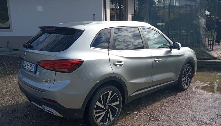 Prova su strada, motori e prezzi delle nuove MG EHS, HS e ZS - Foto 16 di 19