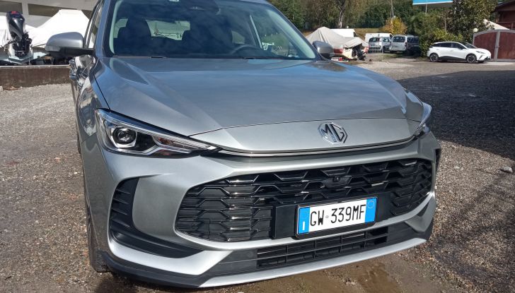Prova su strada, motori e prezzi delle nuove MG EHS, HS e ZS - Foto 17 di 19