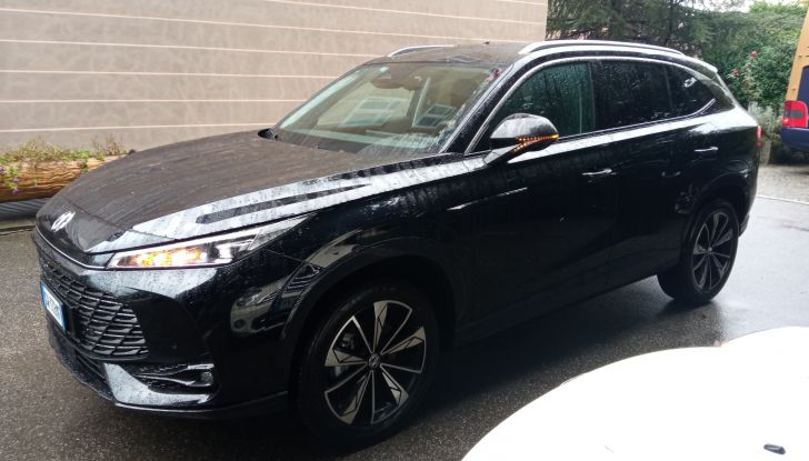 Prova su strada, motori e prezzi delle nuove MG EHS, HS e ZS - Foto 9 di 19