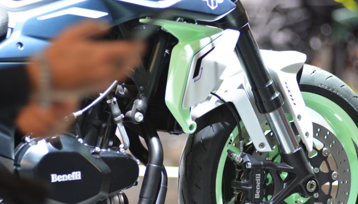 Benelli Leoncino Bobber 400: nuova power cruiser per il 2025 - Foto 26 di 65