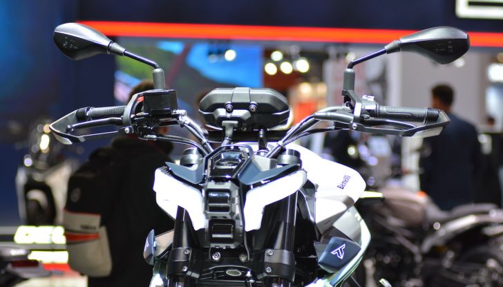 Benelli Leoncino Bobber 400: nuova power cruiser per il 2025 - Foto 30 di 65