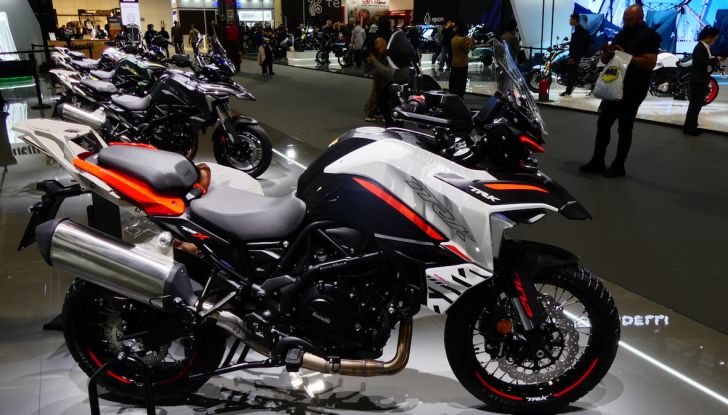 Benelli Leoncino Bobber 400: nuova power cruiser per il 2025 - Foto 38 di 65