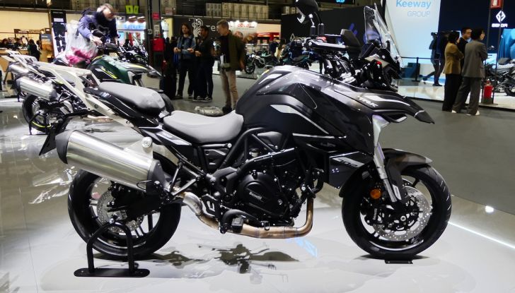 Benelli Leoncino Bobber 400: nuova power cruiser per il 2025 - Foto 45 di 65