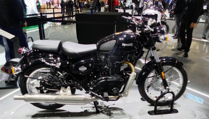 Benelli Leoncino Bobber 400: nuova power cruiser per il 2025 - Foto 49 di 65