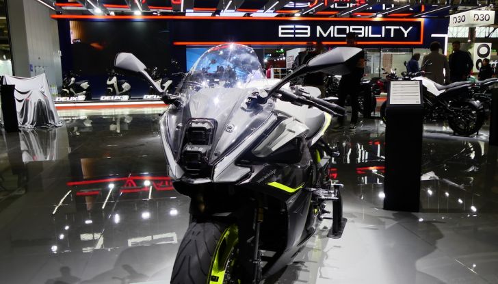 Benelli Leoncino Bobber 400: nuova power cruiser per il 2025 - Foto 53 di 65