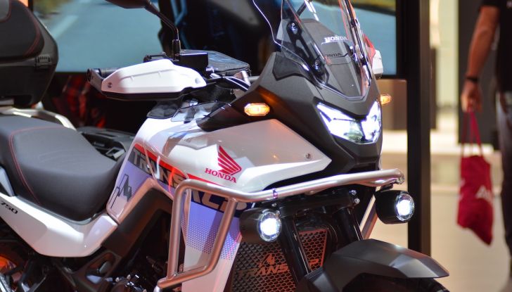 Honda Transalp 2025: la touring per eccedenza si presenta a EICMA 2024 - Foto 1 di 13
